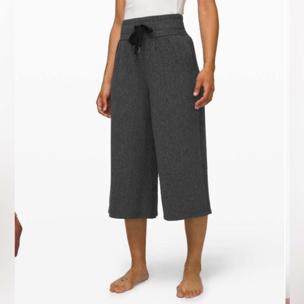Lululemon Retreat Yourself Crop wide leg pants size 4 high rise